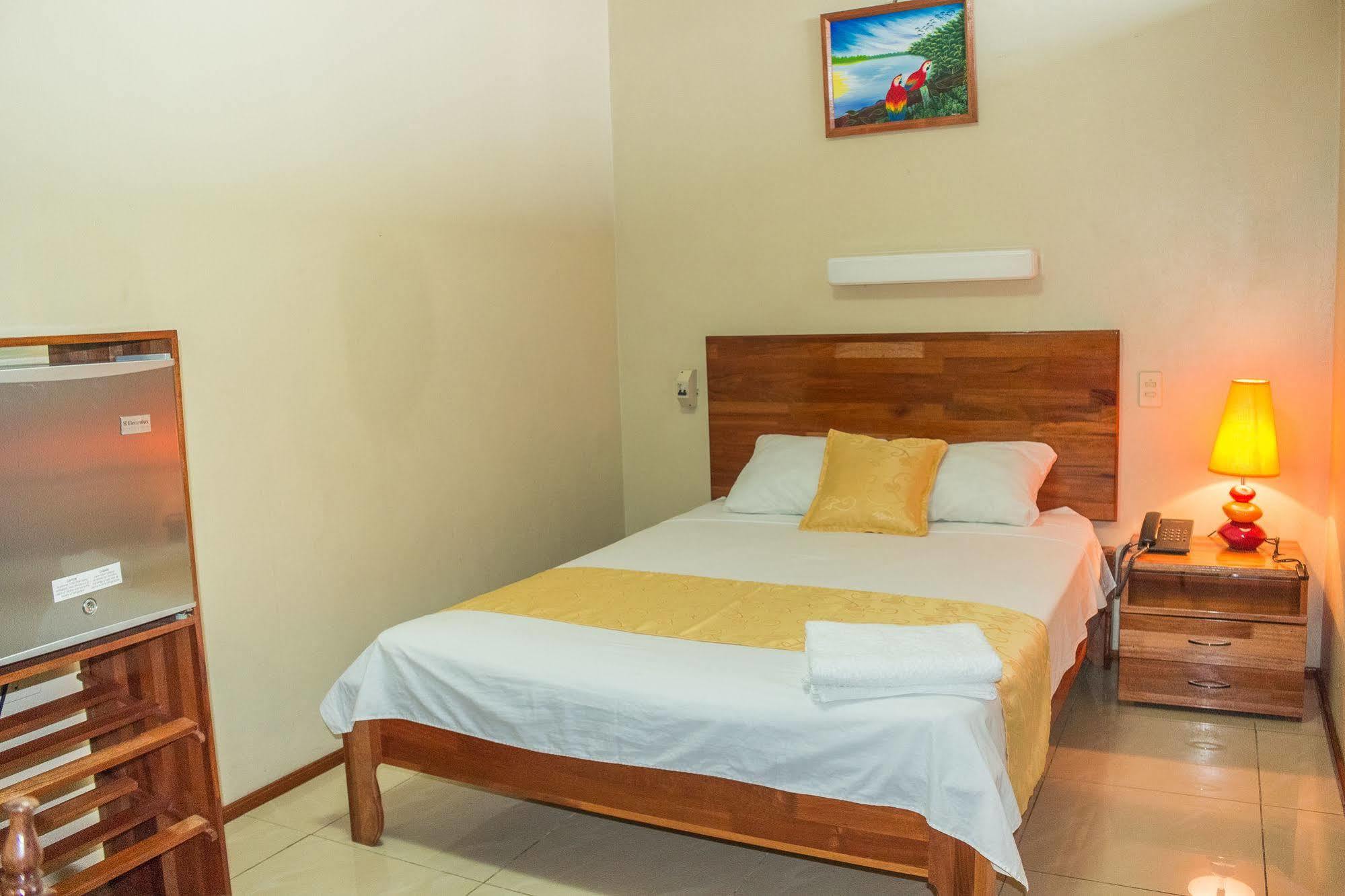 Hotel Golden Star Iquitos Bagian luar foto
