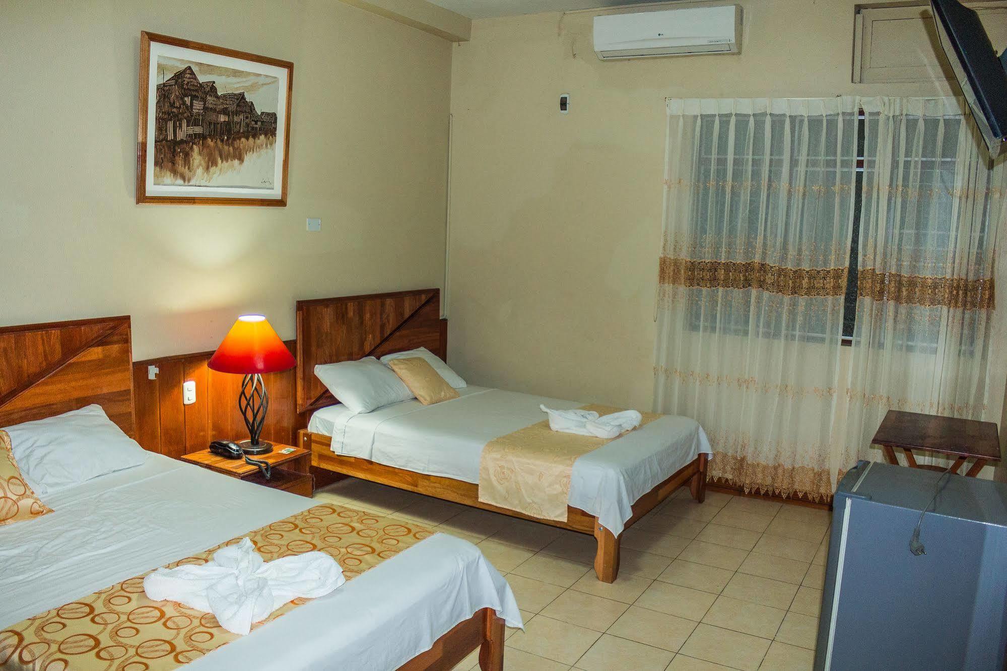 Hotel Golden Star Iquitos Bagian luar foto