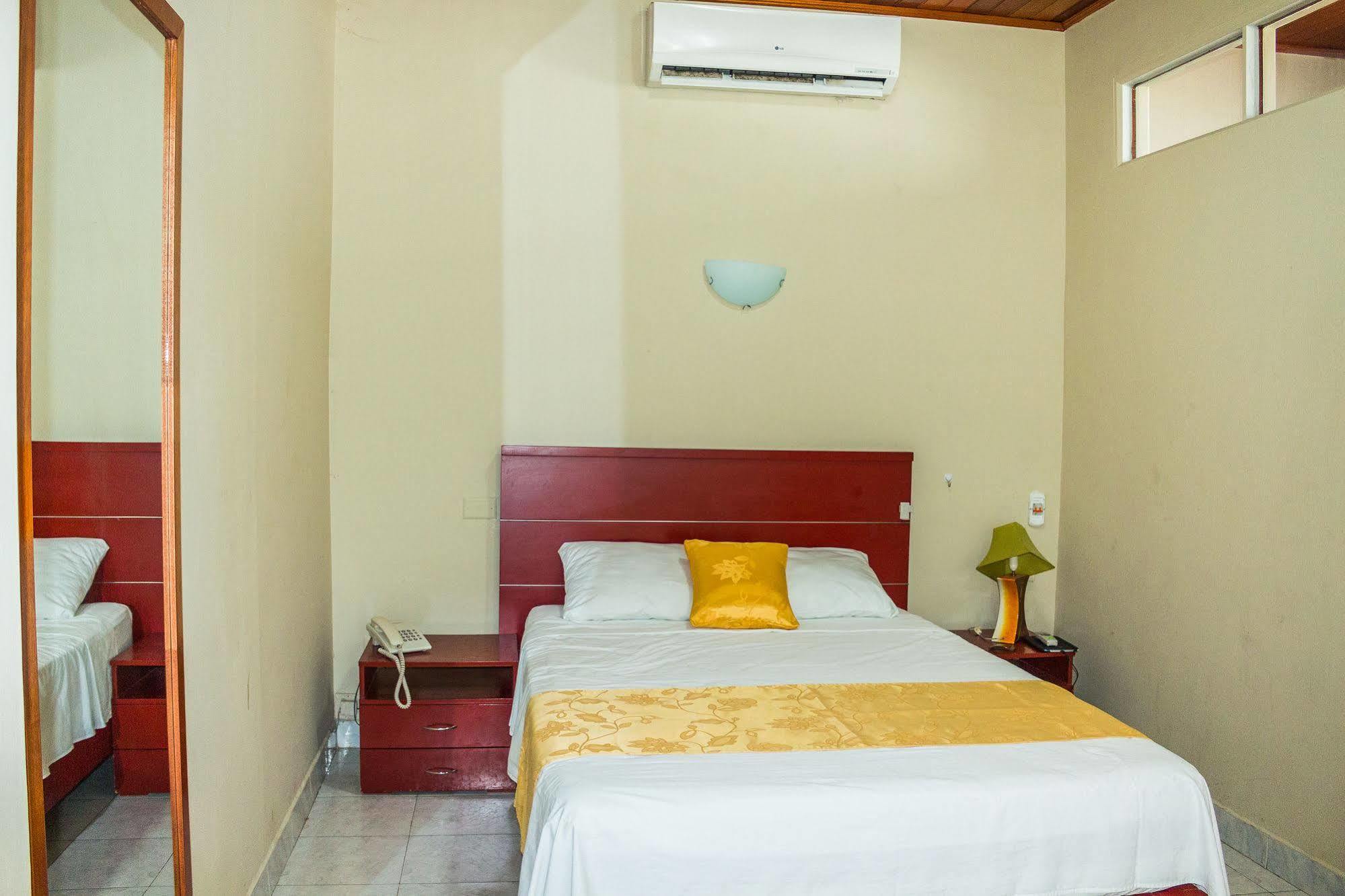 Hotel Golden Star Iquitos Bagian luar foto